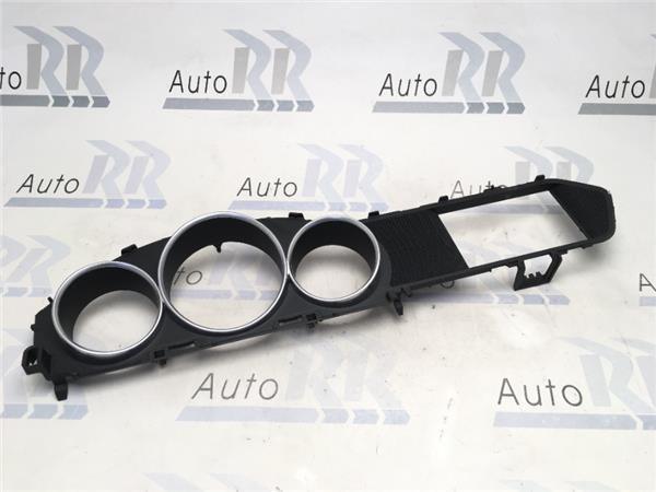 Embellecedor cuadro Mercedes C W204