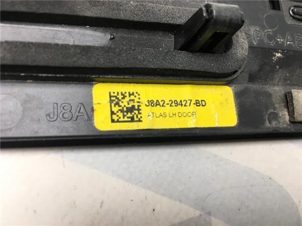 Embellecedor puerta izquierda Velar