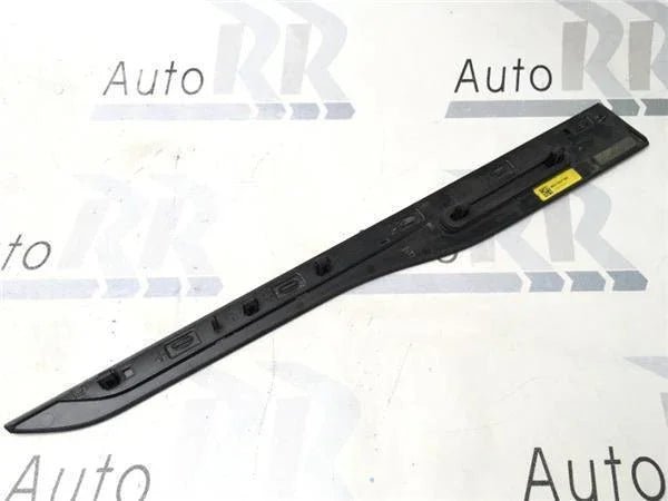 Embellecedor puerta izquierda Velar