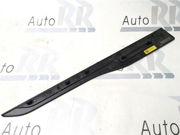 Embellecedor puerta izquierda Velar - j8a229427bd