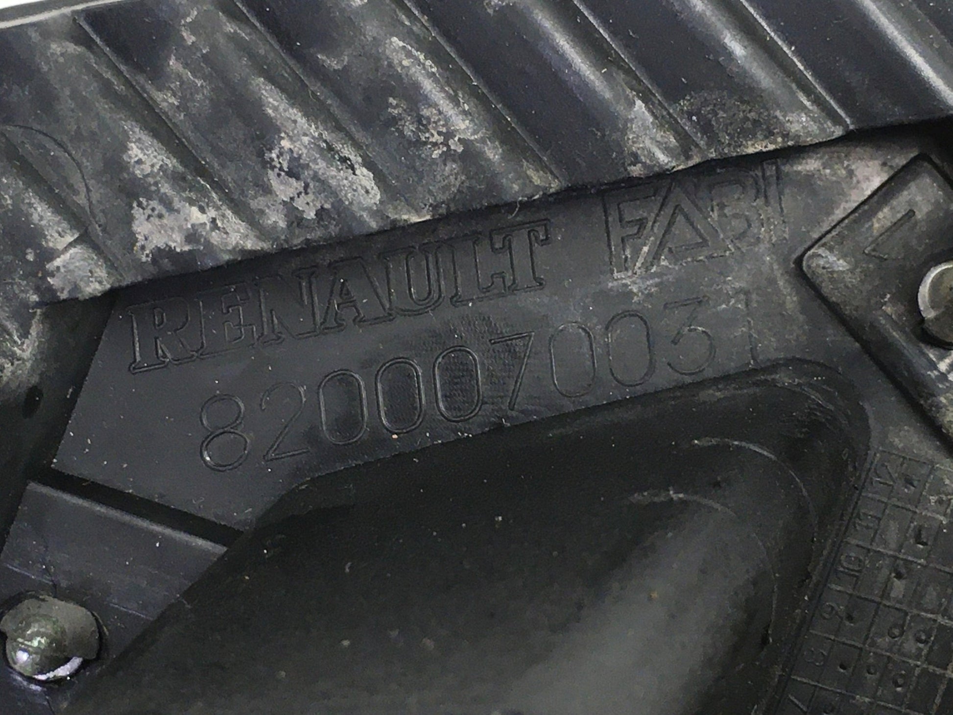 Emblema delantero Renault Kangoo I fase 2 - 8200070031