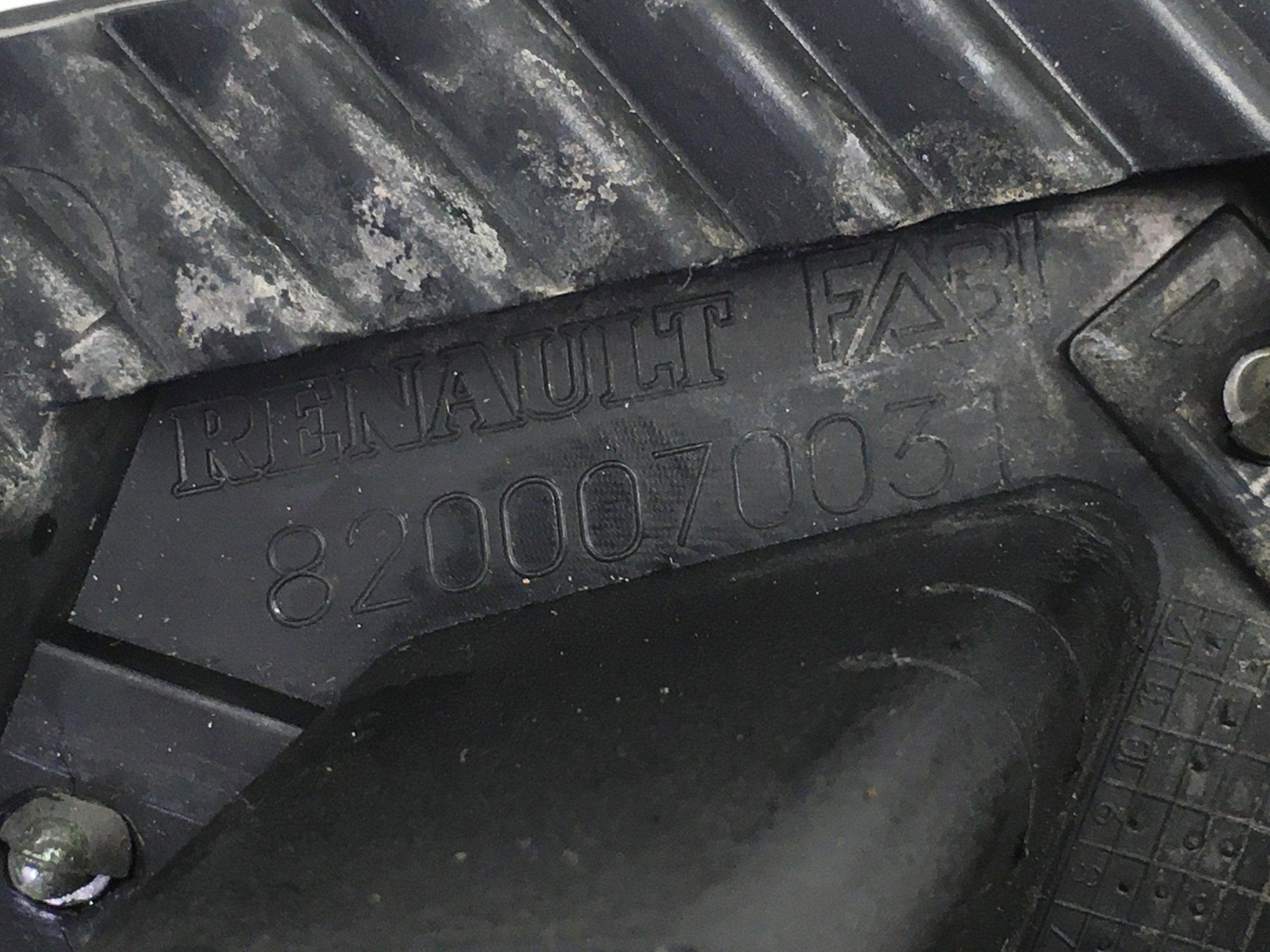 Emblema delantero Renault Kangoo I fase 2 - 8200070031