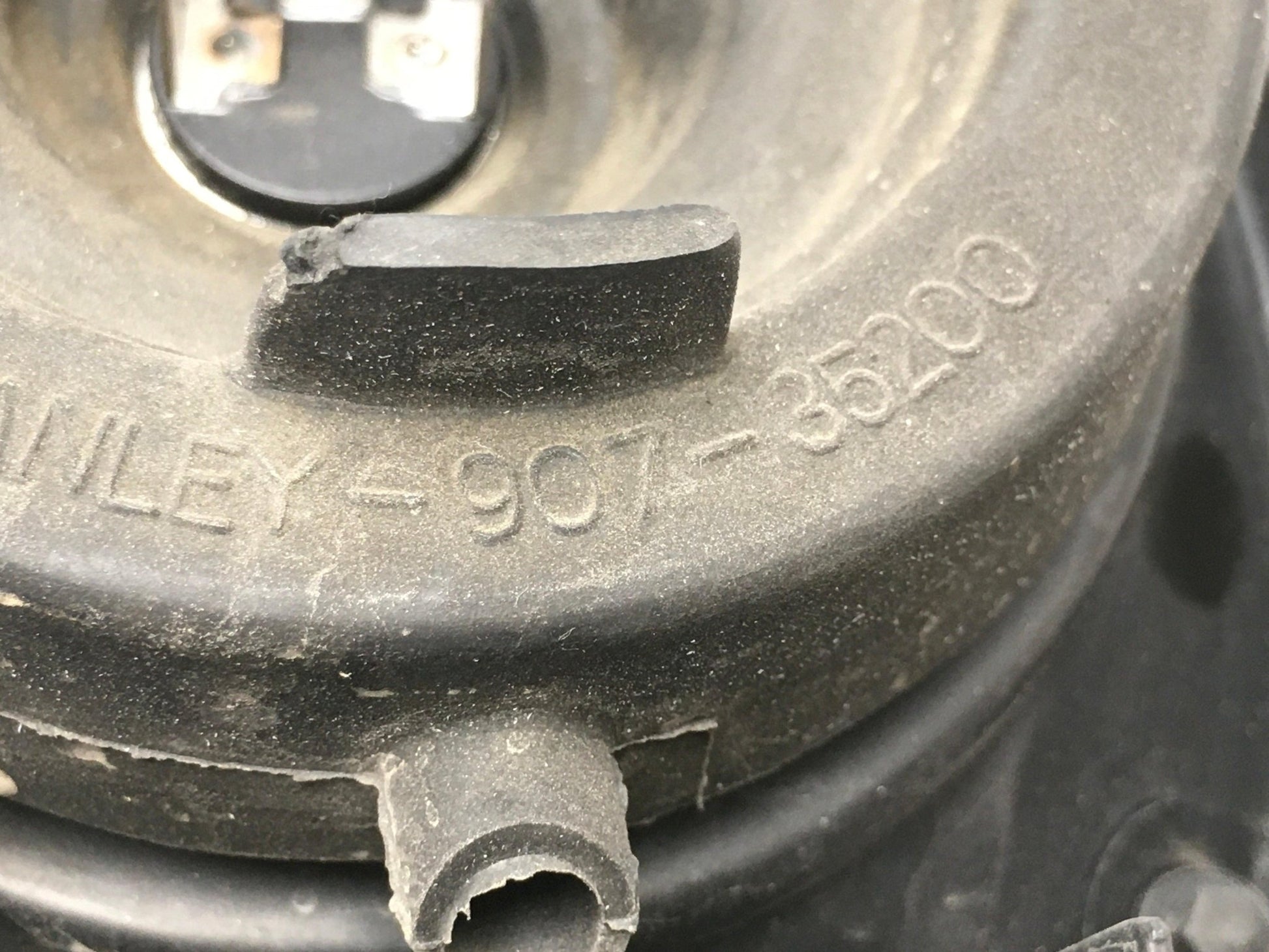 Faro derecho Mitsubishi L200 - MR339730