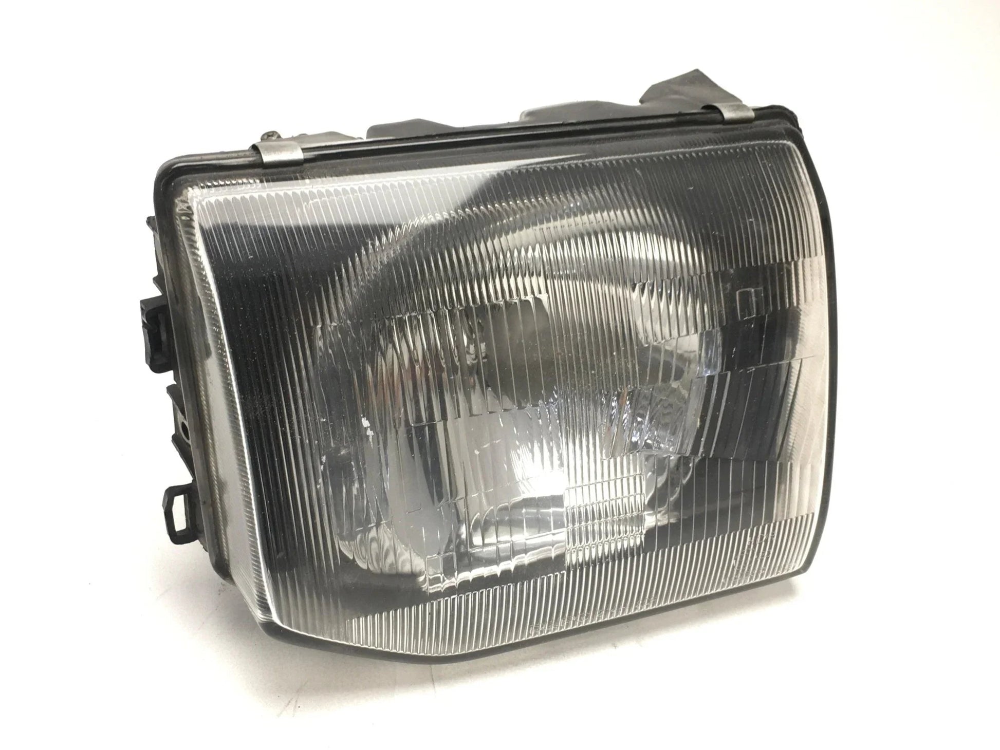 Faro derecho Montero II 11037746