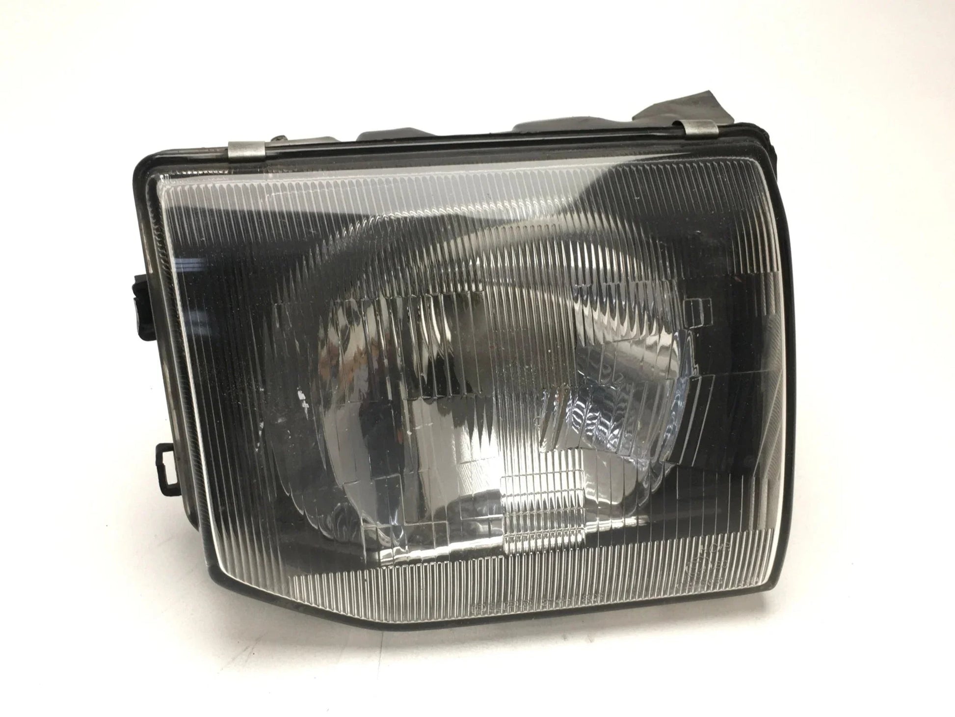 Faro derecho Montero II 11037746