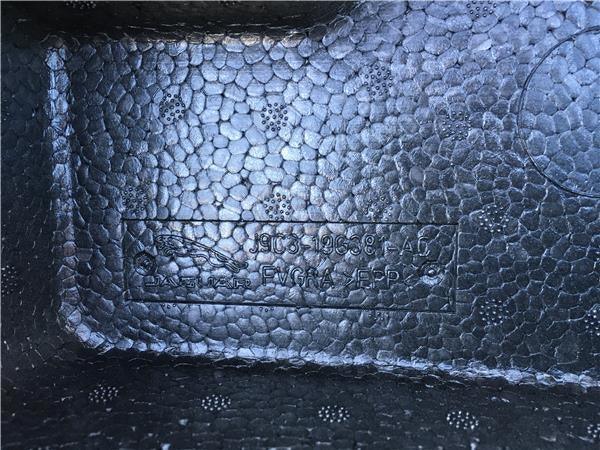 FijaciÓn de rueda de repuesto para jagua - J9C319G381AC