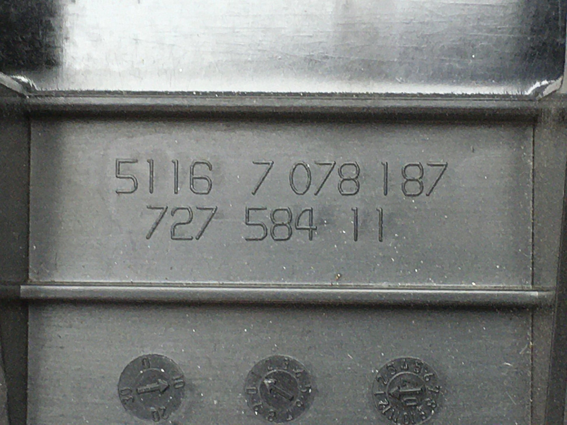 Guantera Bmw E90 7078187 - 51167078187