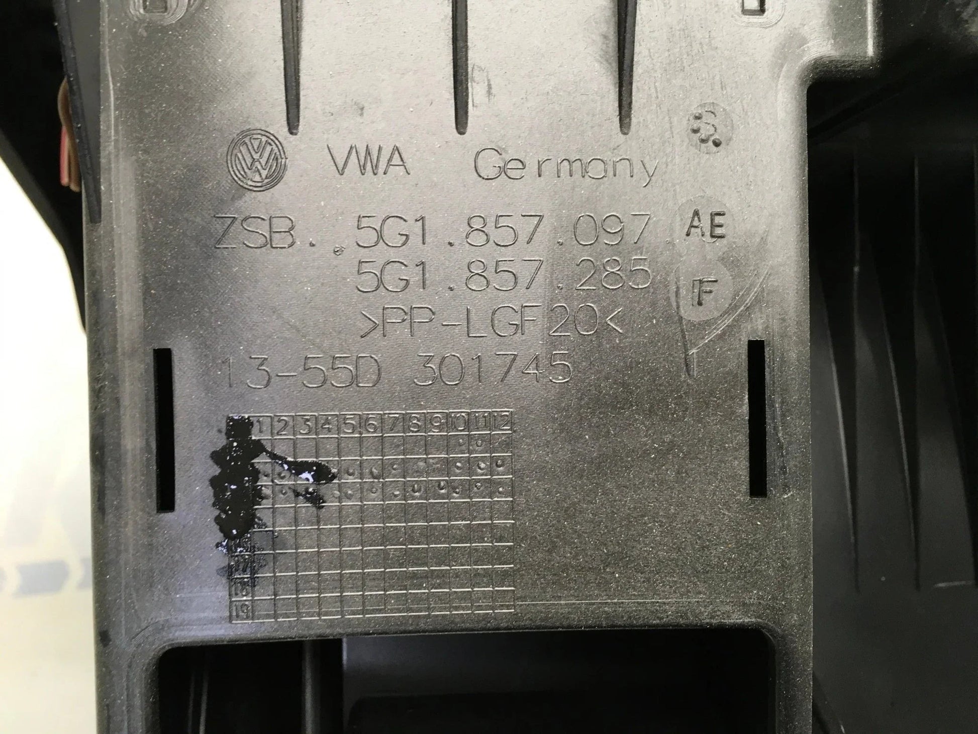 Guantera VW Golf VII