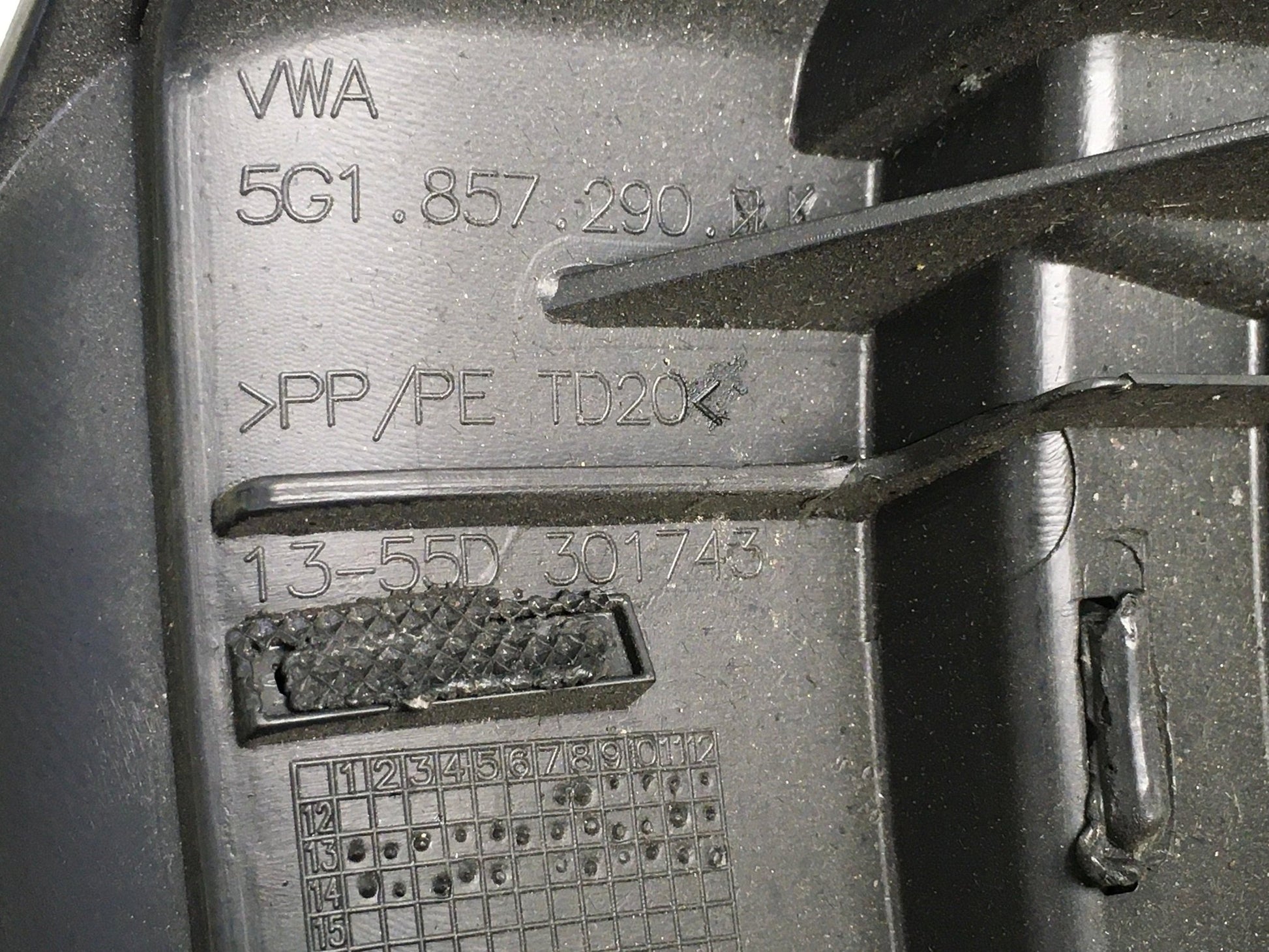 Guantera VW Golf VII - 5G1857097AE