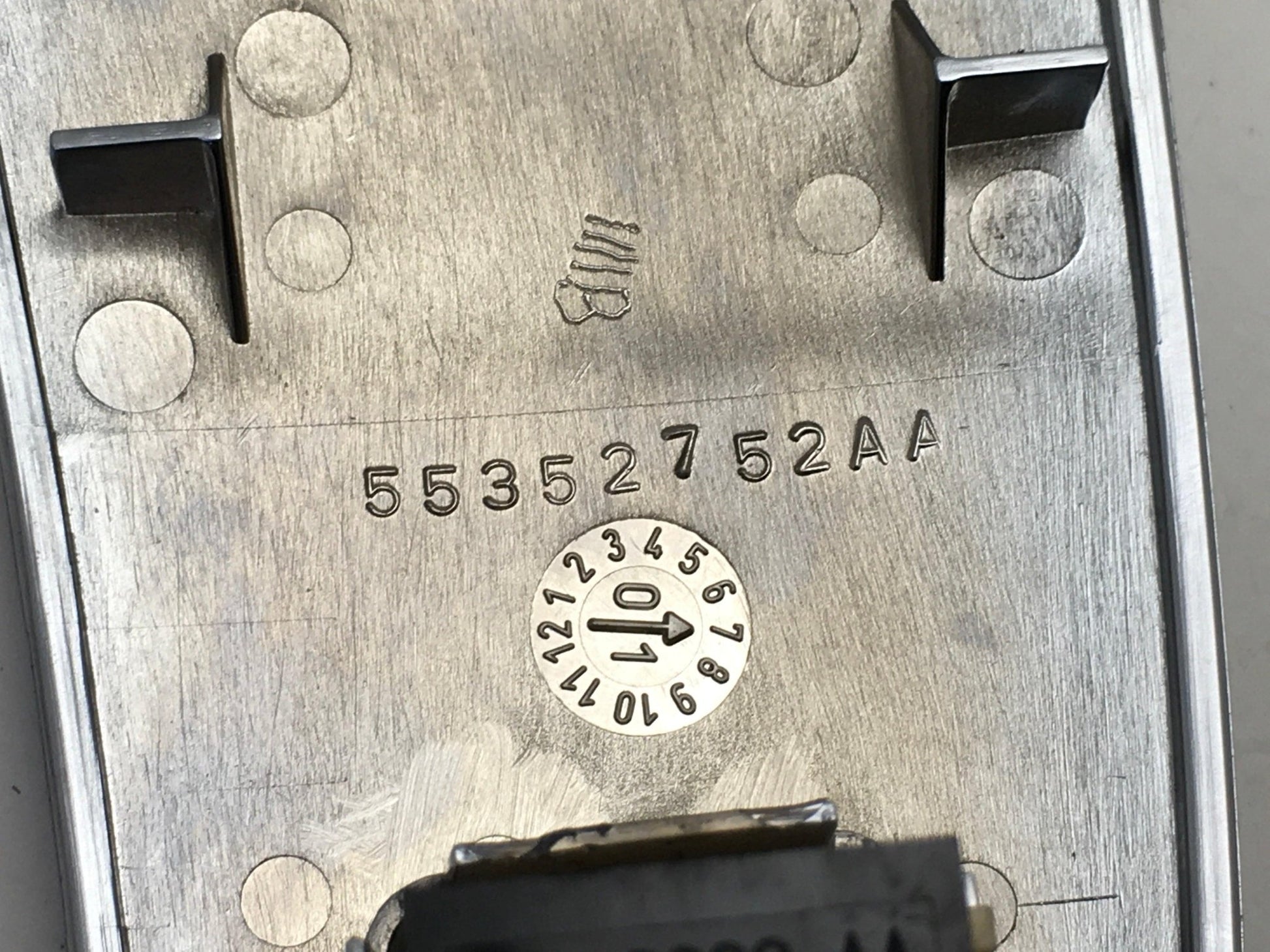 Interruptor bloqueo dcho Jeep Cherokee KJ - 55352752AA