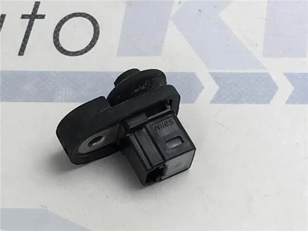 Interruptor puerta Nissan 6825E4