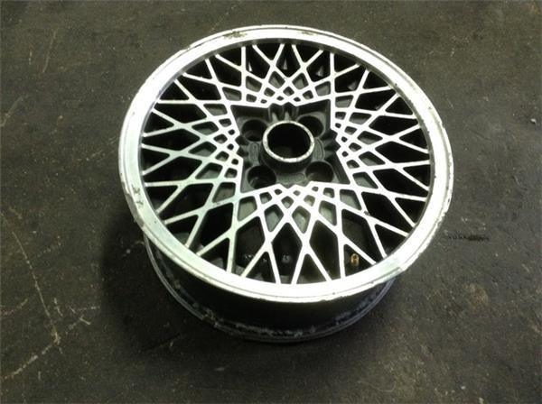 Llanta original bmw serie 3 e30 - 