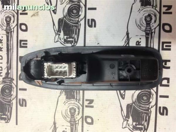 Mando elevalunas derecho peugeot 208 - 96758250zd