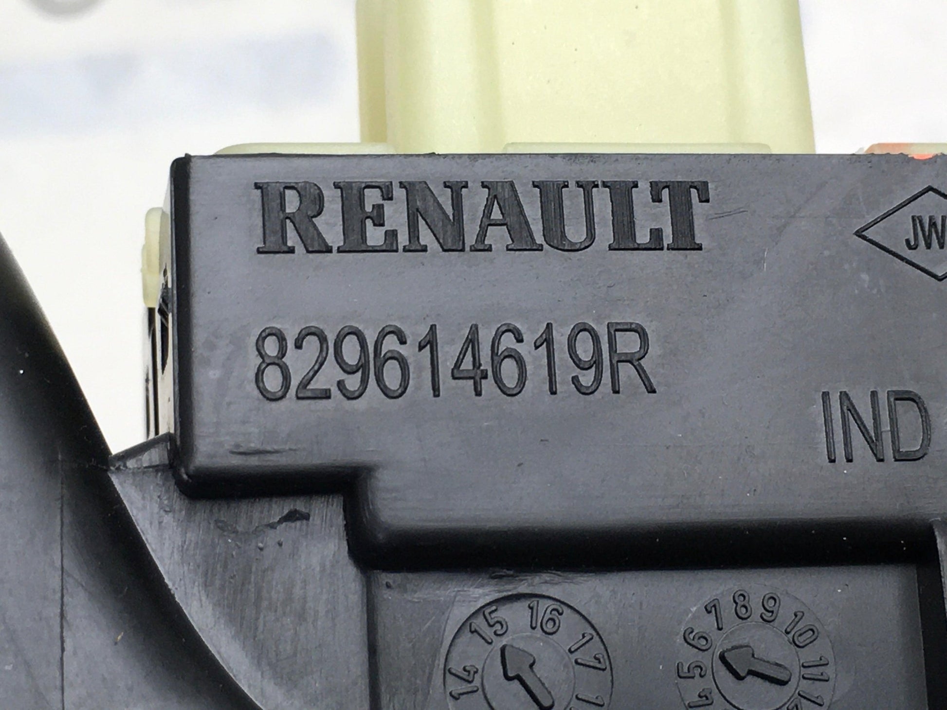 Mando elevalunas tras izq Renault Captur - 829614619rA