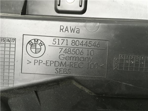 Moldura derecha paso de rueda Bmw 517180