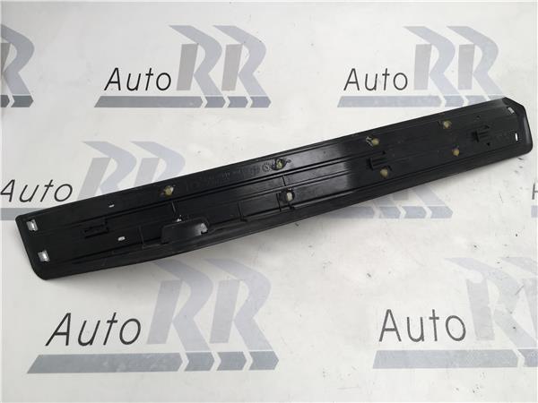 Moldura trasera izq Bmw E46