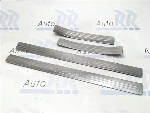 Molduras bajo puerta Mercedes C W204