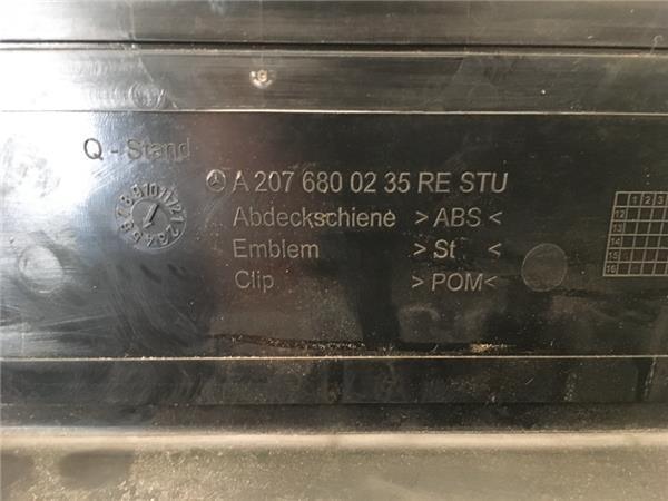 Molduras bajo puertas Mercedes Clase E C - a2076800135