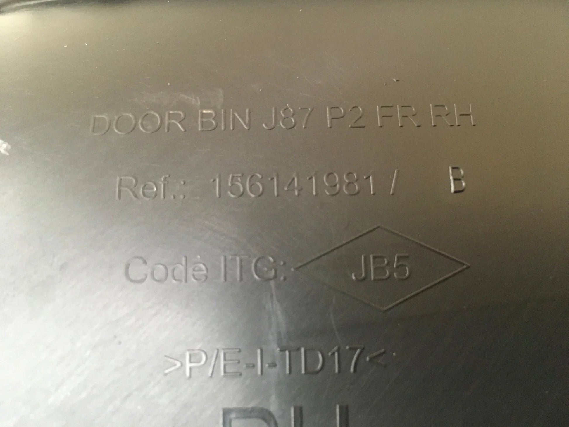 Panel puerta del dcha Renault Captur 1