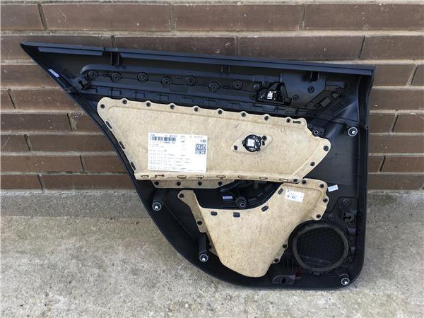 Panel puerta trasera derecha VW Golf VII