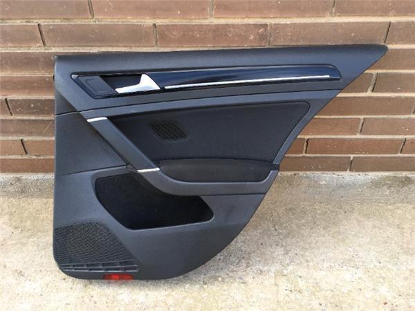 Panel puerta trasera derecha VW Golf VII