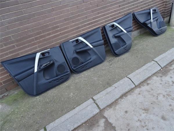 Paneles de puerta toyota rav4 xa40 - 