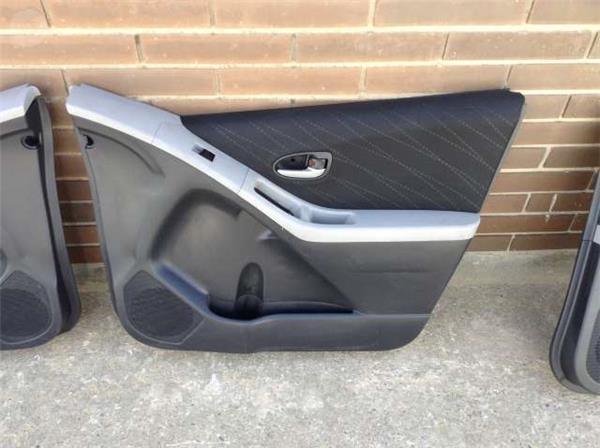 Paneles interiores toyota yaris ii - 