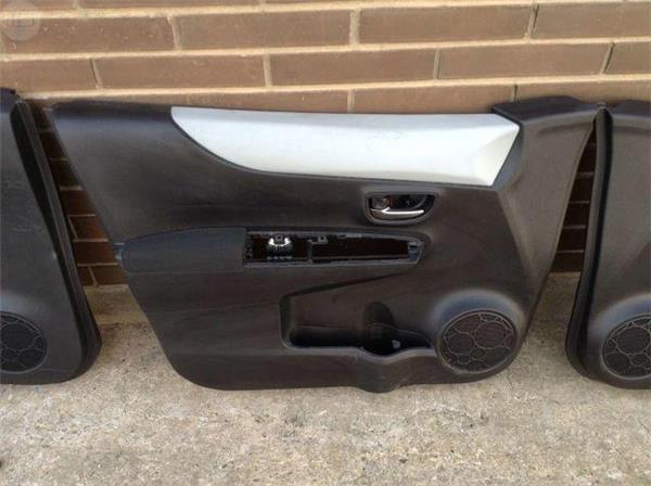 Paneles interiores toyota yaris iii - 