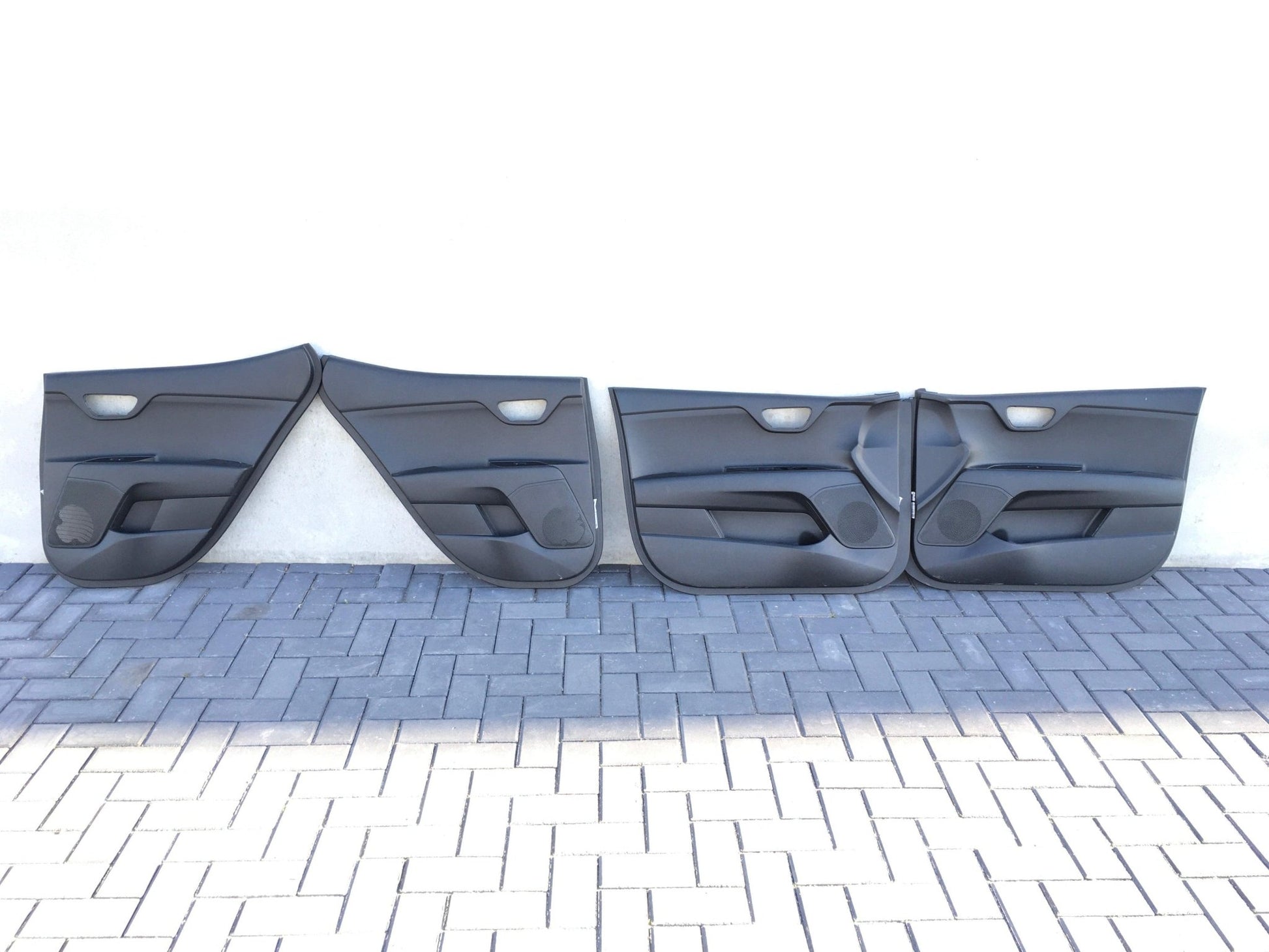 Paneles puerta Kia Stonic - 82301h8050wk