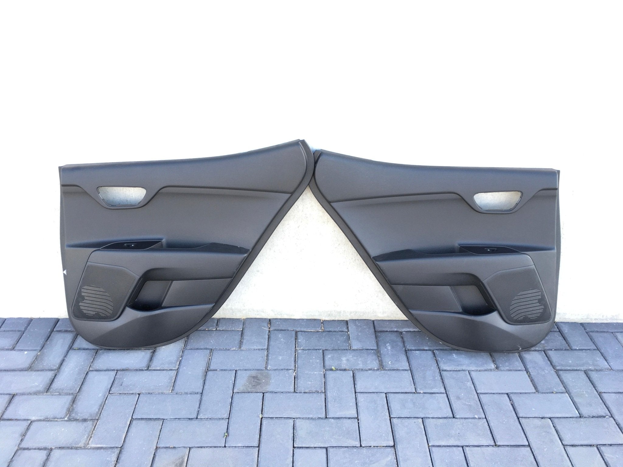 Paneles puerta Kia Stonic - 82301h8050wk