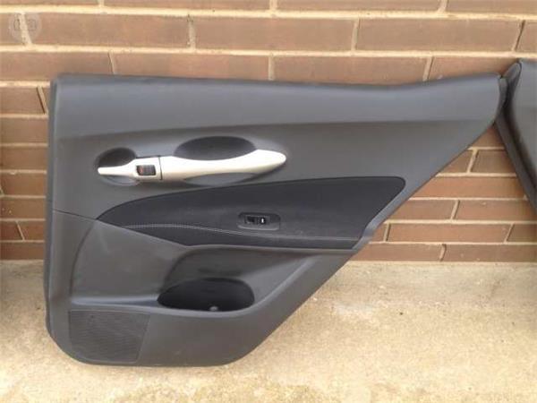 Paneles puertas toyota auris - 