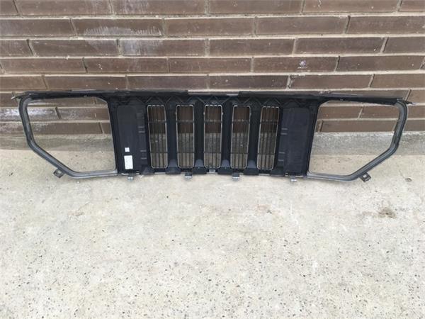 Parrilla delantera jeep cherokee iv - 