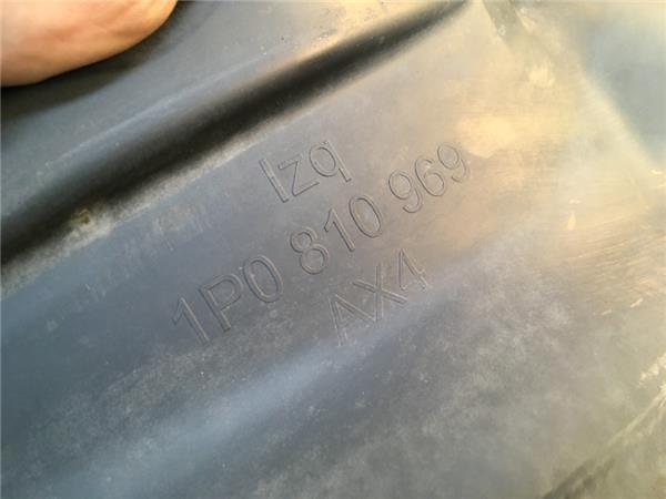 Pasos de rueda traseros Seat Leon II 1P - 1P0810970A