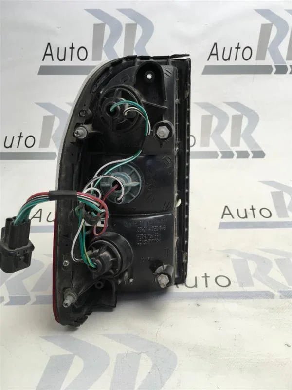 Piloto derecho Mitsubishi L200