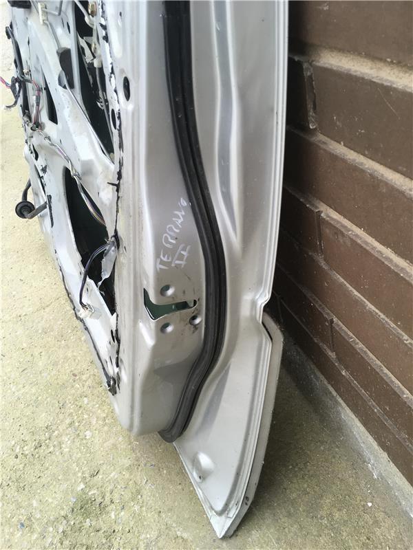 Puerta delantera Ddcha Nissan Terrano II