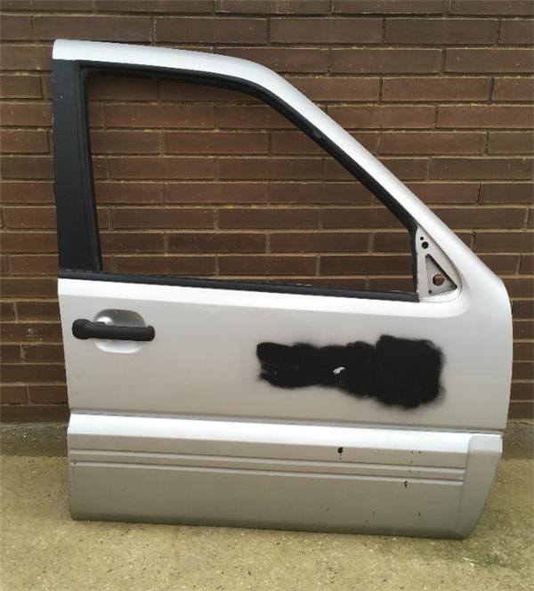 Puerta delantera Ddcha Nissan Terrano II