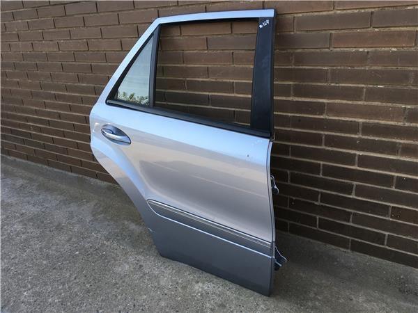 Puerta trasera dcha Mercedes ML W164 - AutoRR 