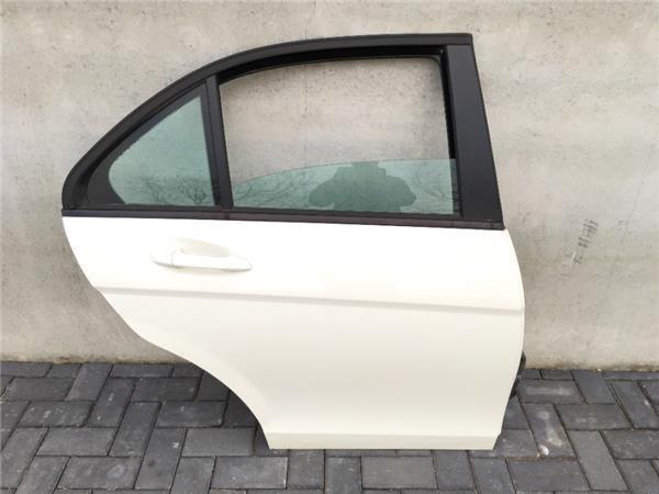 Puerta trasera dcha Mercedes W204 - AutoRR 