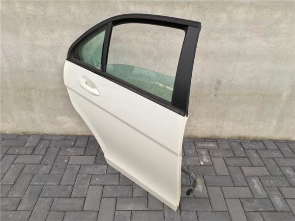 Puerta trasera dcha Mercedes W204 - AutoRR 