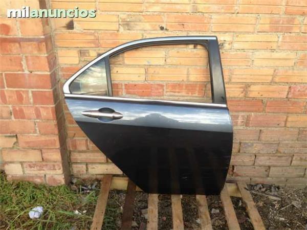 Puerta trasera der honda accord 03-08 - 