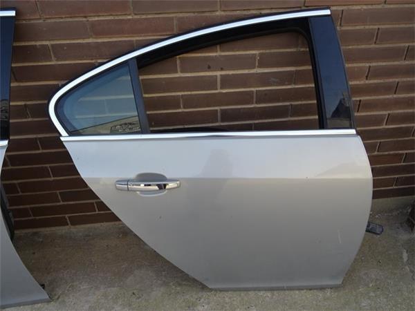 Puerta trasera derecha opel insignia - AutoRR 