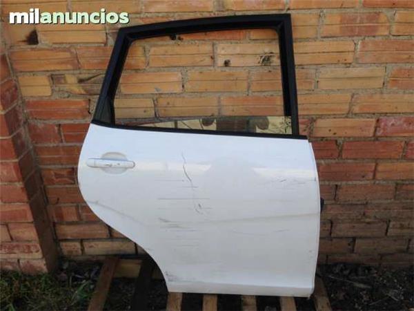 Puerta trasera derecha seat altea - 