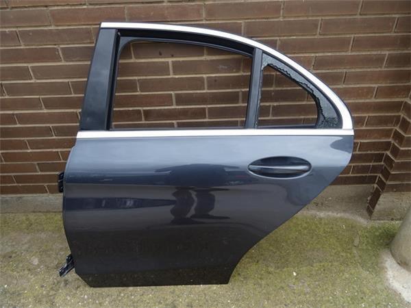 Puerta trasera izq mercedes c w205 - 