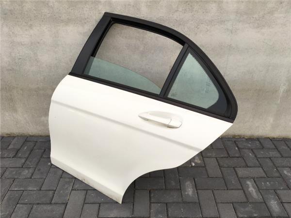 Puerta trasera izq Mercedes W204 - 