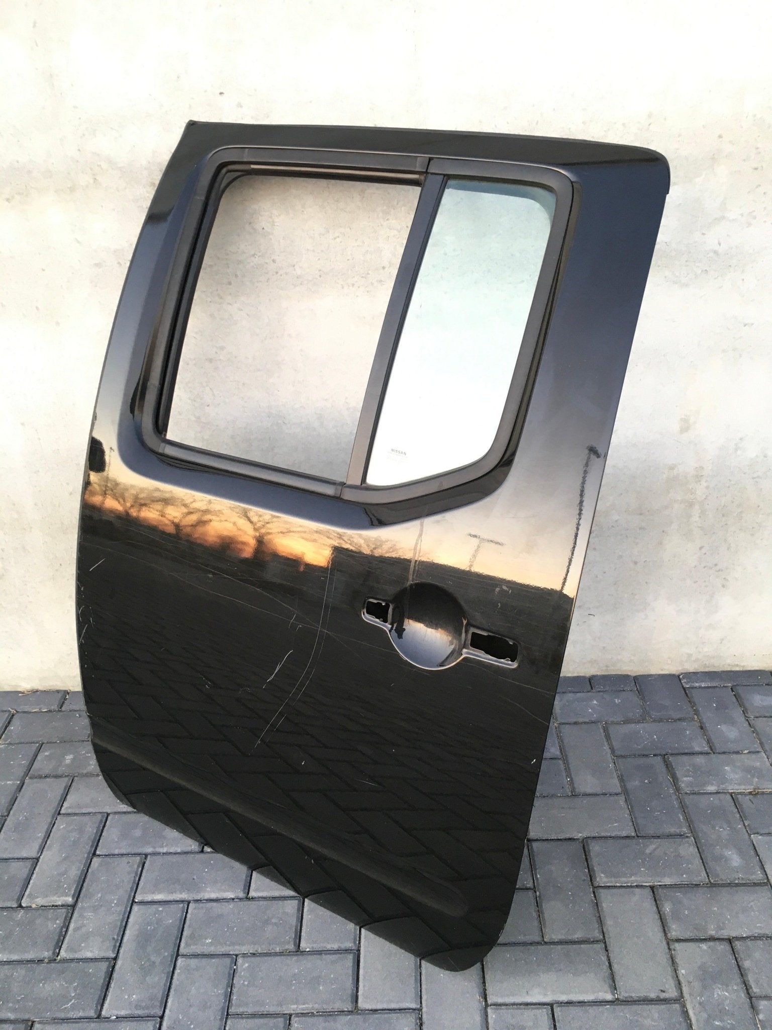 Puerta trasera izq Nissan Navara D40 - 82101EB30J