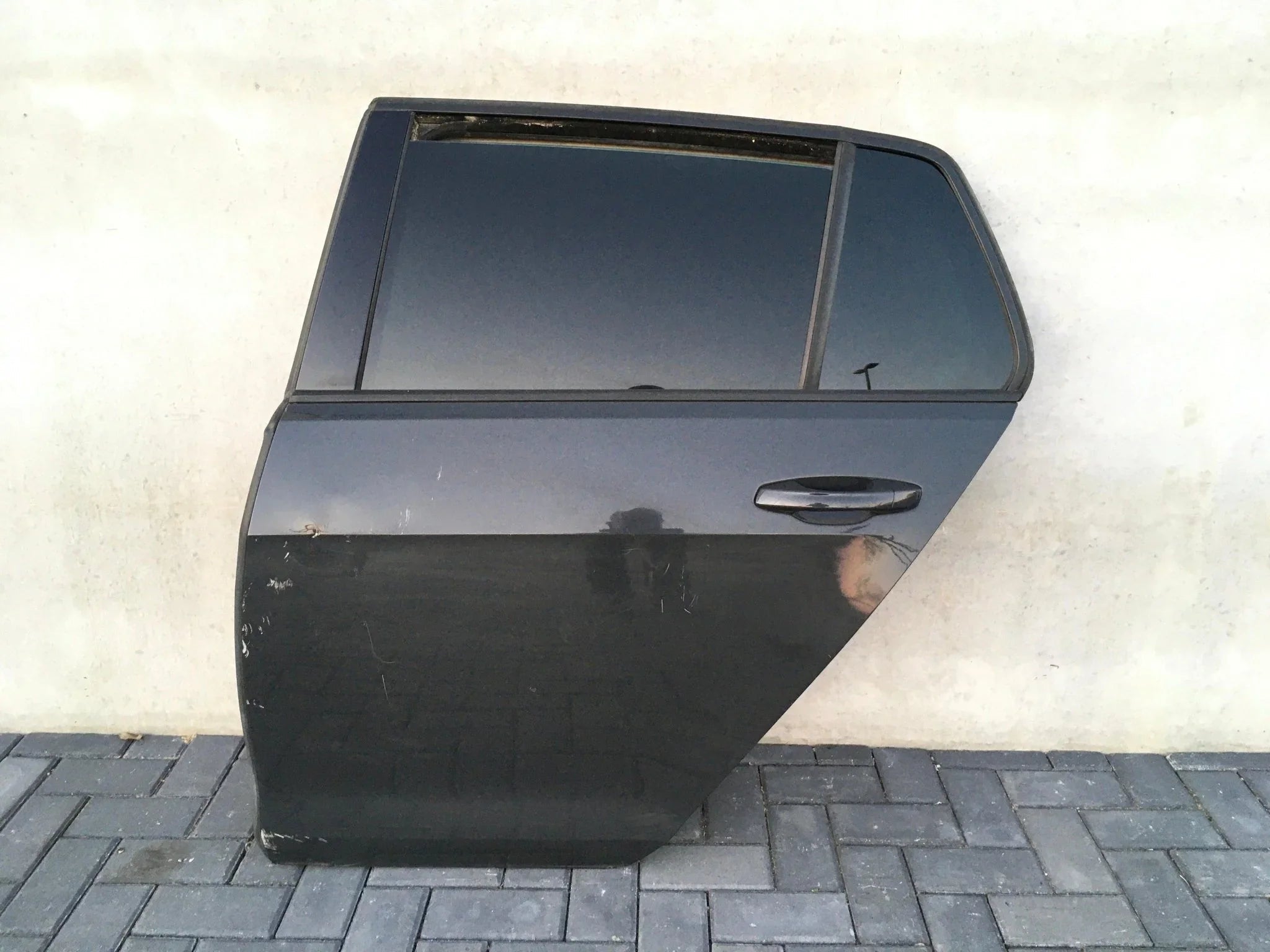 Puerta trasera izq volkswagen golf 7 negra