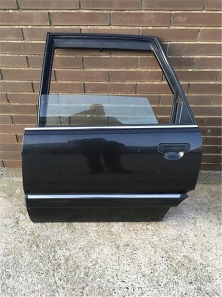 Puerta trasera izquierda audi 100 c3 - 