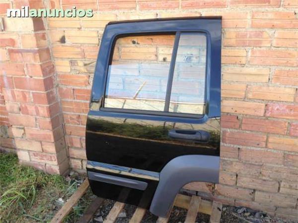 Puerta trasera izquierda jeep cherokee - 