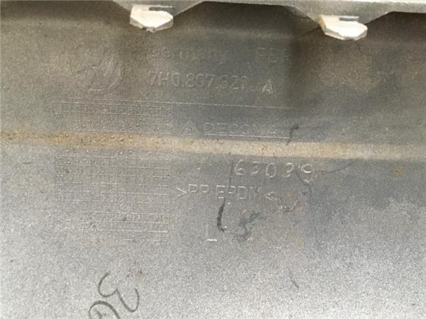 Puntera izquierda paragolpes VW T5