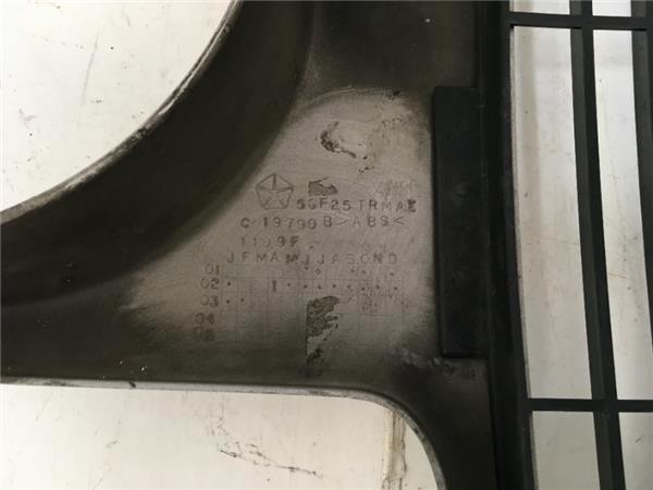 Rejilla delantera Jeep Cherokee KJ - 5JJ85TRMA